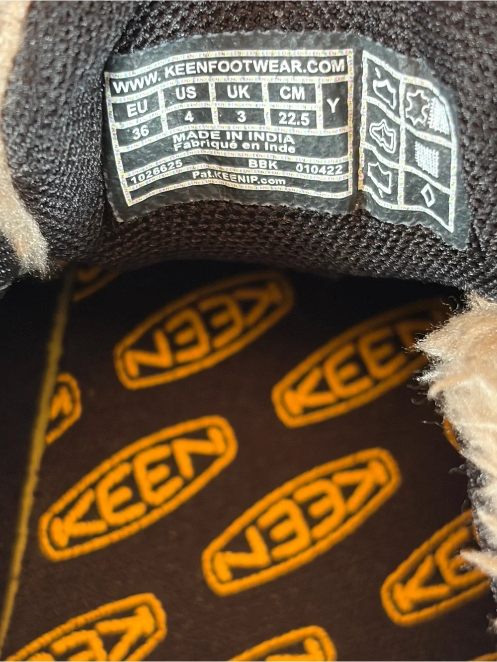 Keen Kids Newport Shoe Kids size 4 Big Foot Gold